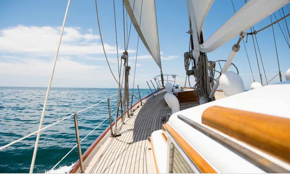Yacht a vela usato: guida all’acquisto per navigare con stile