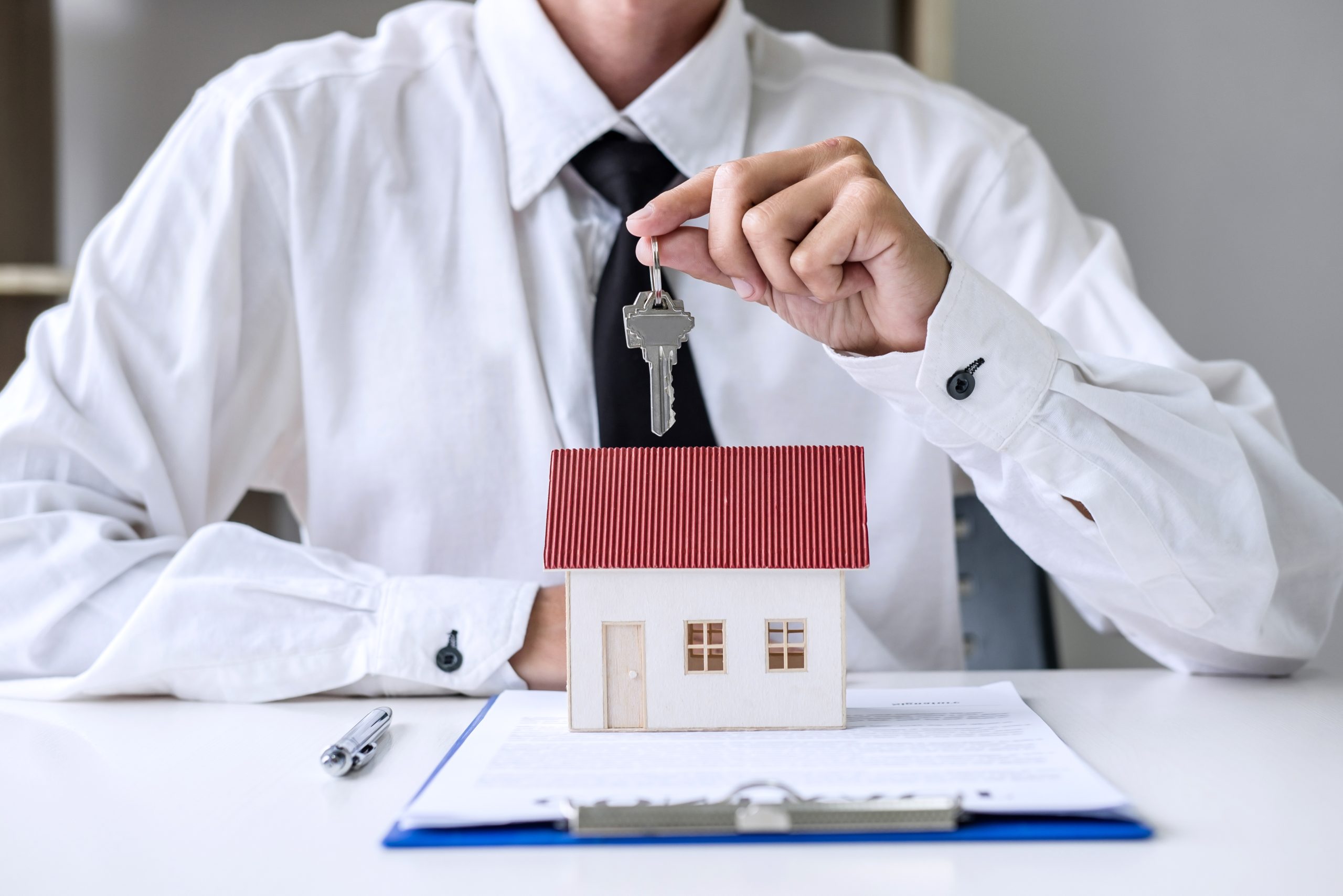 Agenzia Immobiliare Imperia: Servizi Offerti e Come Scegliere la Migliore