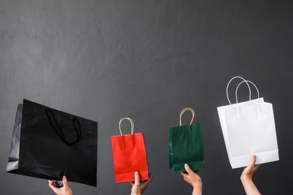 Buste per Negozi: Tipologie, Personalizzazione e Dove Ordinarle Online