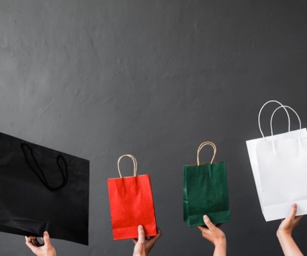 Buste per Negozi: Tipologie, Personalizzazione e Dove Ordinarle Online