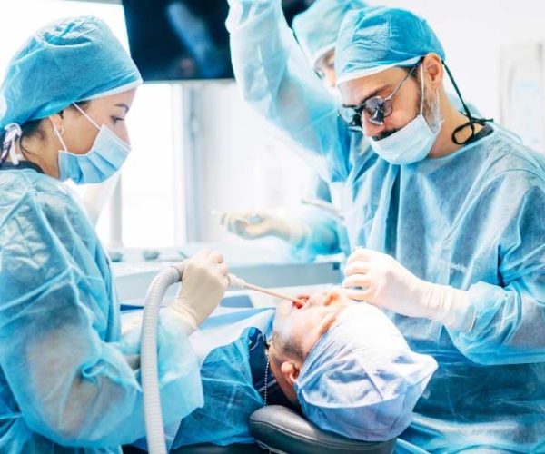 Chirurgia orale Roma: interventi comuni, tempi di recupero e cliniche