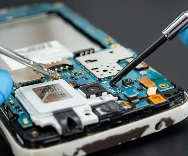 Cellulare danneggiato? Quando conviene ripararlo e quando no