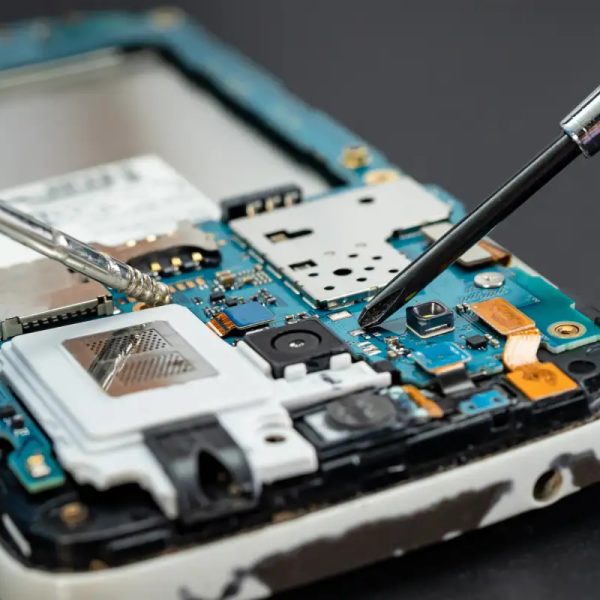 Cellulare danneggiato? Quando conviene ripararlo e quando no