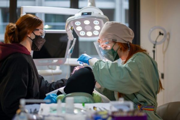 Dentista Roma Est: Come Scegliere lo Studio tra Costi, Servizi e Urgenze