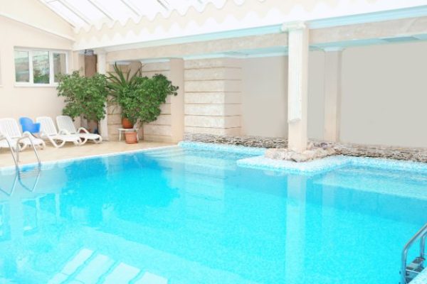 Piscine Acqua Salata Roma: Vantaggi, Costi e Differenze dalle Piscine Tradizionali