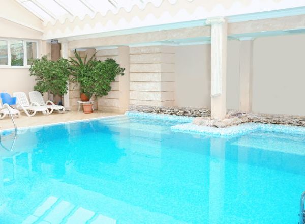 Piscine Acqua Salata Roma: Vantaggi, Costi e Differenze dalle Piscine Tradizionali
