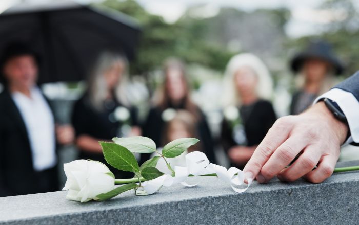 Agenzie Funebri Cattolica: Servizi, Costi e Come Scegliere
